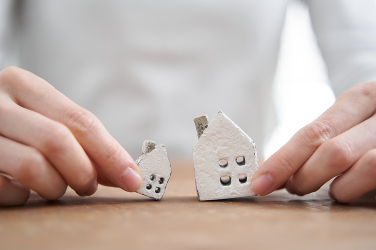 同じ敷地内に別の家。近居で叶える親との程よい関係