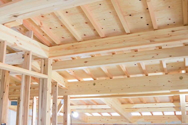 自由な間取りが魅力！木造軸組工法の特徴と注意点