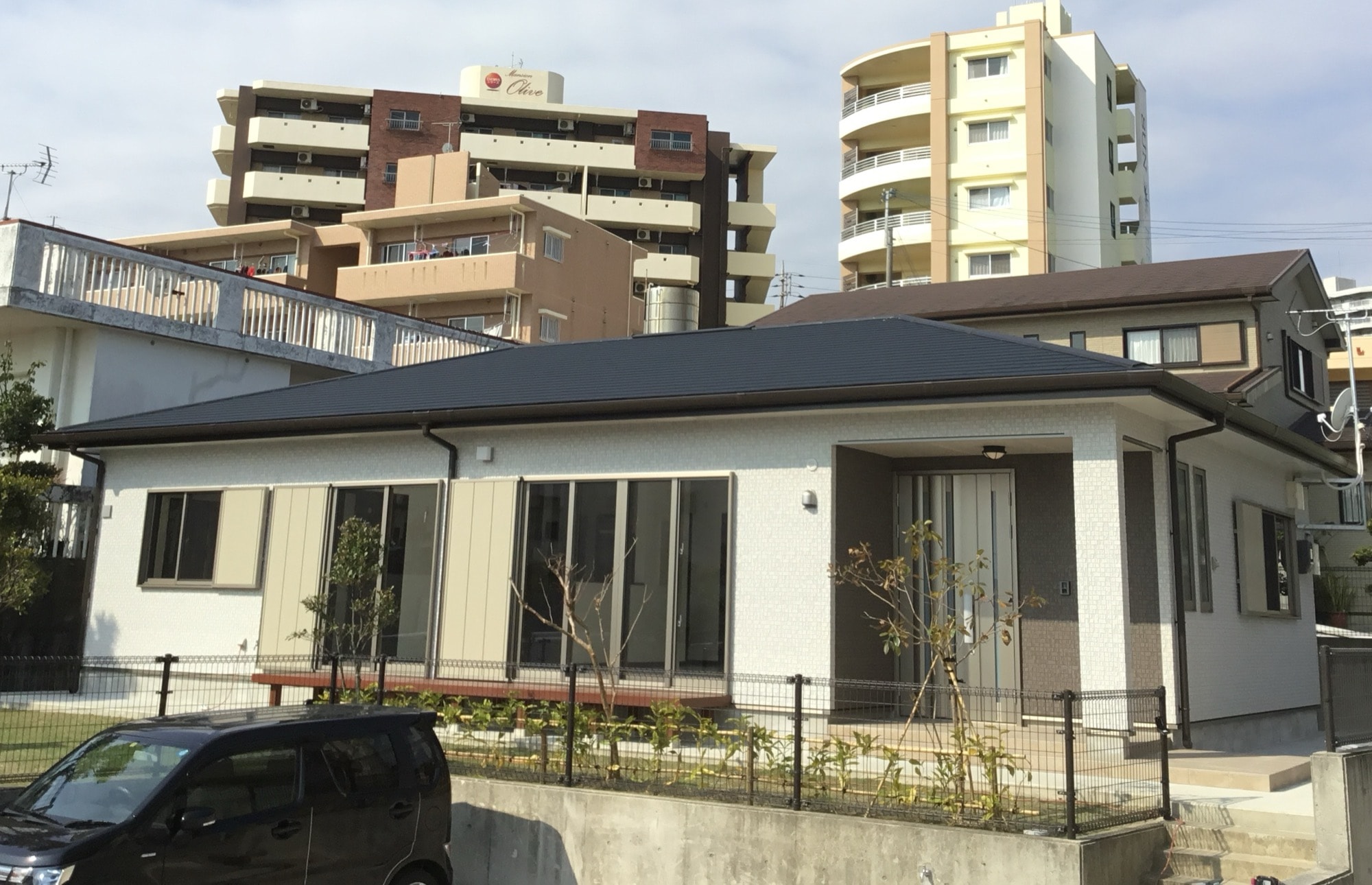 機能的な動線とデザイン性で、家族の暮らしを整えた住居