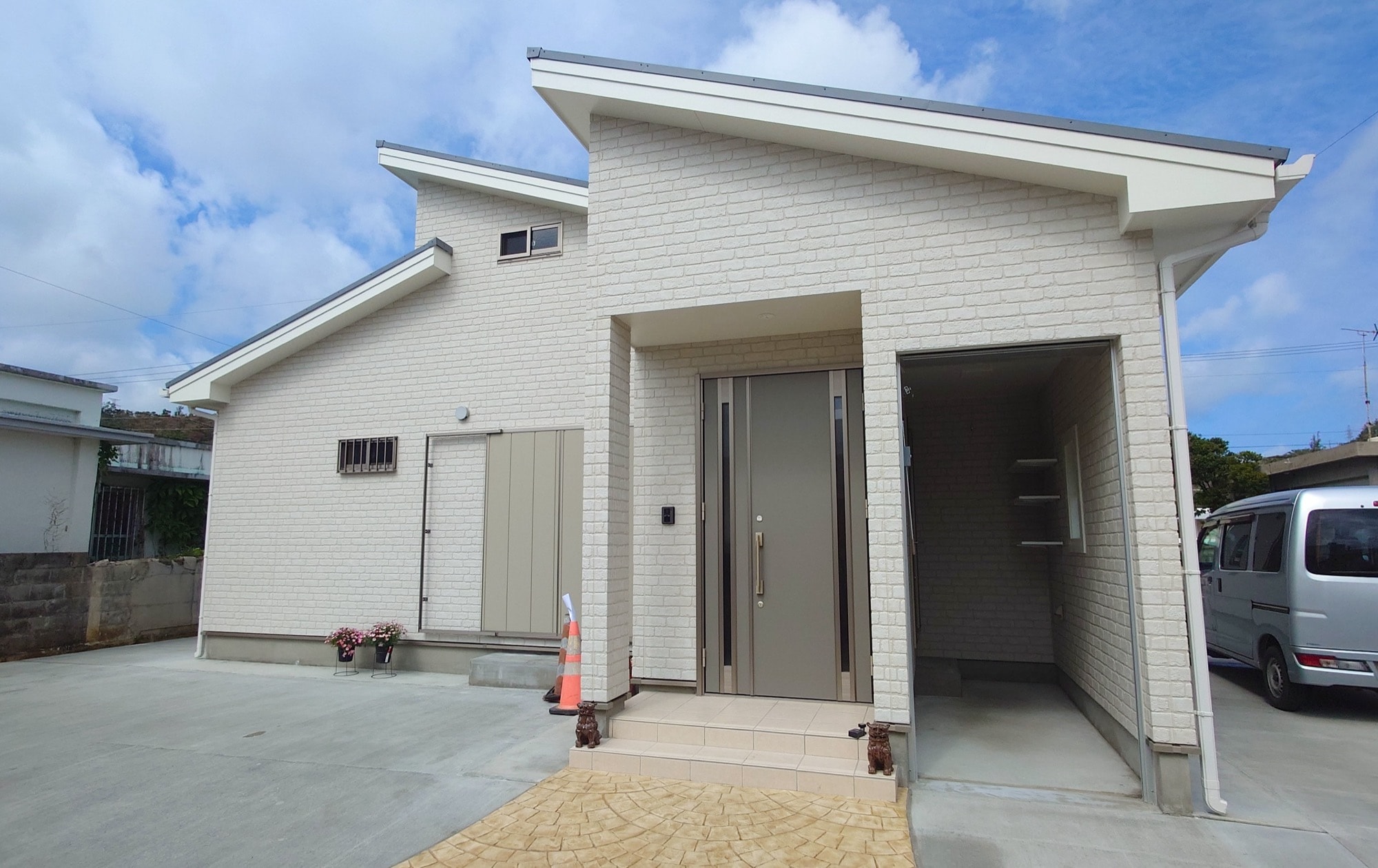 趣味を楽しむ屋根裏部屋がある“2階風”平屋の住まい