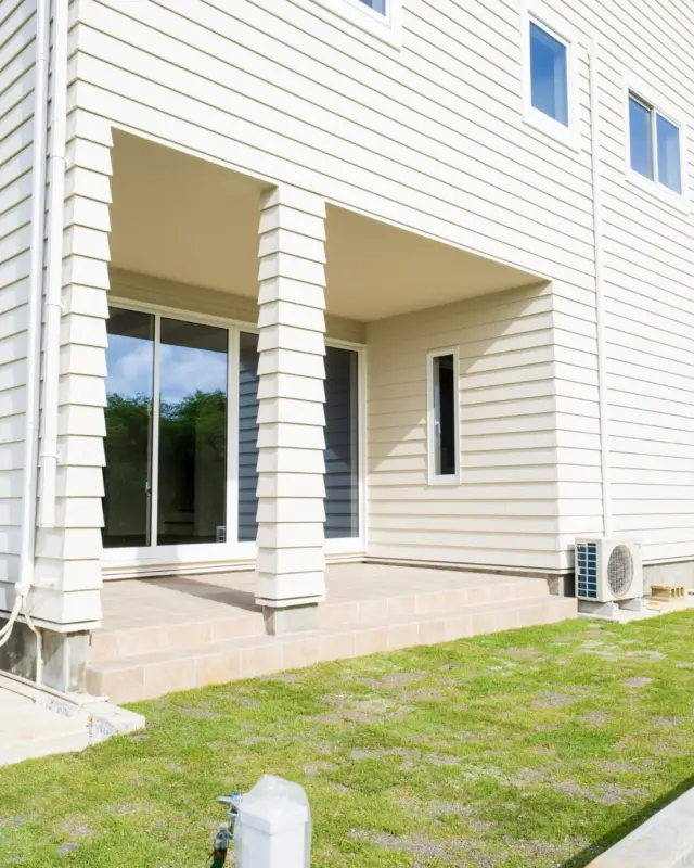 ｜木造で叶える賃貸アパート｜

外人住宅のスタイルを取り入れた賃貸アパート。
木造ならRCに比べて建築コストが抑えられ、初期投資を抑えつつ利回りの良い運用が可能です。

断熱性や通気性にも優れており、快適な居住環境を実現。
入居者にとっても暮らしやすく、長く選ばれる建物を目指しました。

---------------------------------------------
 
〜お客様がご満足いくまで寄り添い続ける〜
☆沖縄で木造住宅ならレキオホーム
☆創業52周年で導いた最高の住まいを一緒に
@taikyou_kensetu プロフィールURLからご覧ください！
 
お問い合わせは、お電話・HPお問い合わせフォームからお気軽に^ ^
 
---------------------------------------------
 
*対応エリア*
#沖縄本島全域
#中頭郡読谷村 #読谷村 #那覇市 #沖縄市 #うるま市 #浦添市 #宜野湾市 #豊見城市 #国頭郡 #名護市
 
*特徴*
#木造住宅 #木の家 #無垢の木 #住宅性能 #高性能 #補助金 #住宅ローン #ローン審査 #家事ラク #家事動線 #オシャレ新築 
 
*サービス*
#新築 #戸建 #注文住宅 #リノベーション #マンションリノベーション #古民家リノベーション